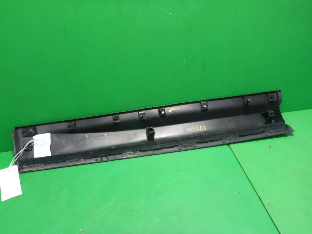 Накладка двери передней правой