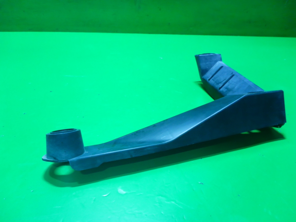 Кронштейн заднего бампера правый