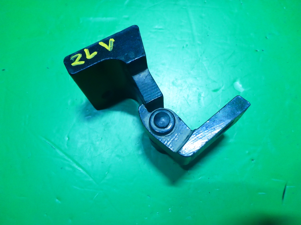 Петля двери задней левой верхняя