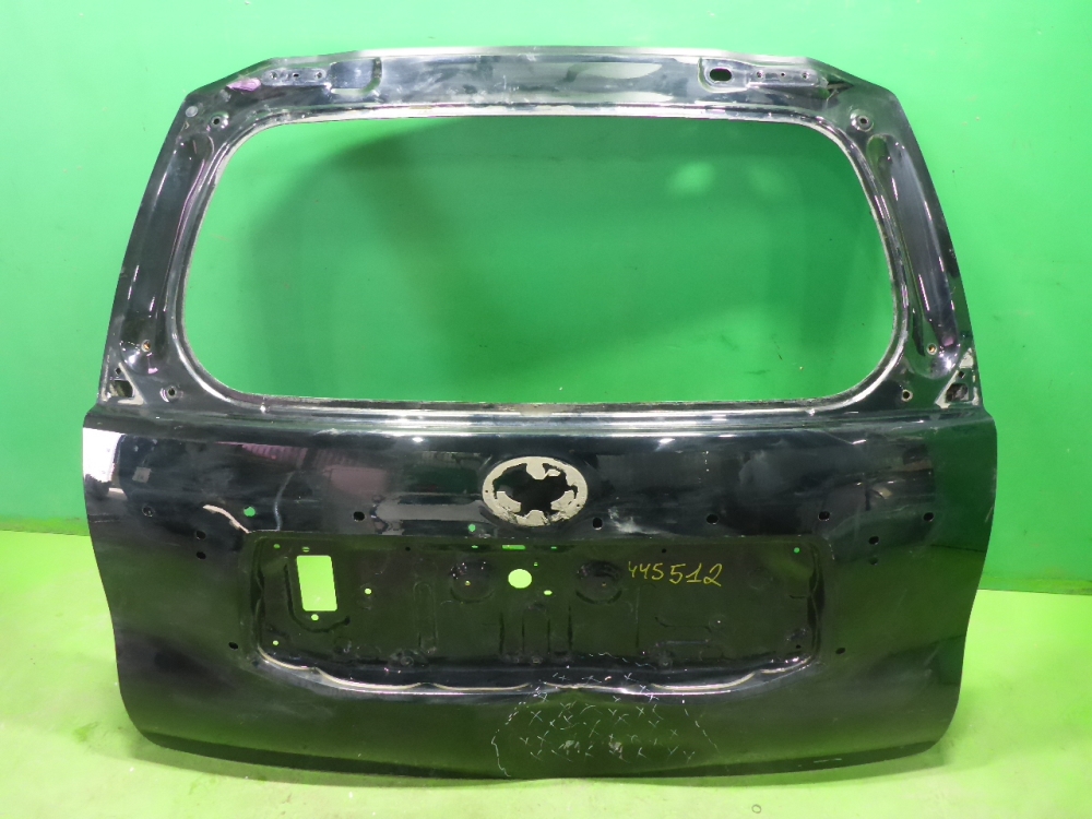 Дверь багажника