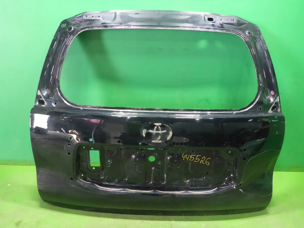 Дверь багажника