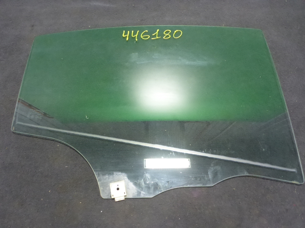 Стекло двери задней правой