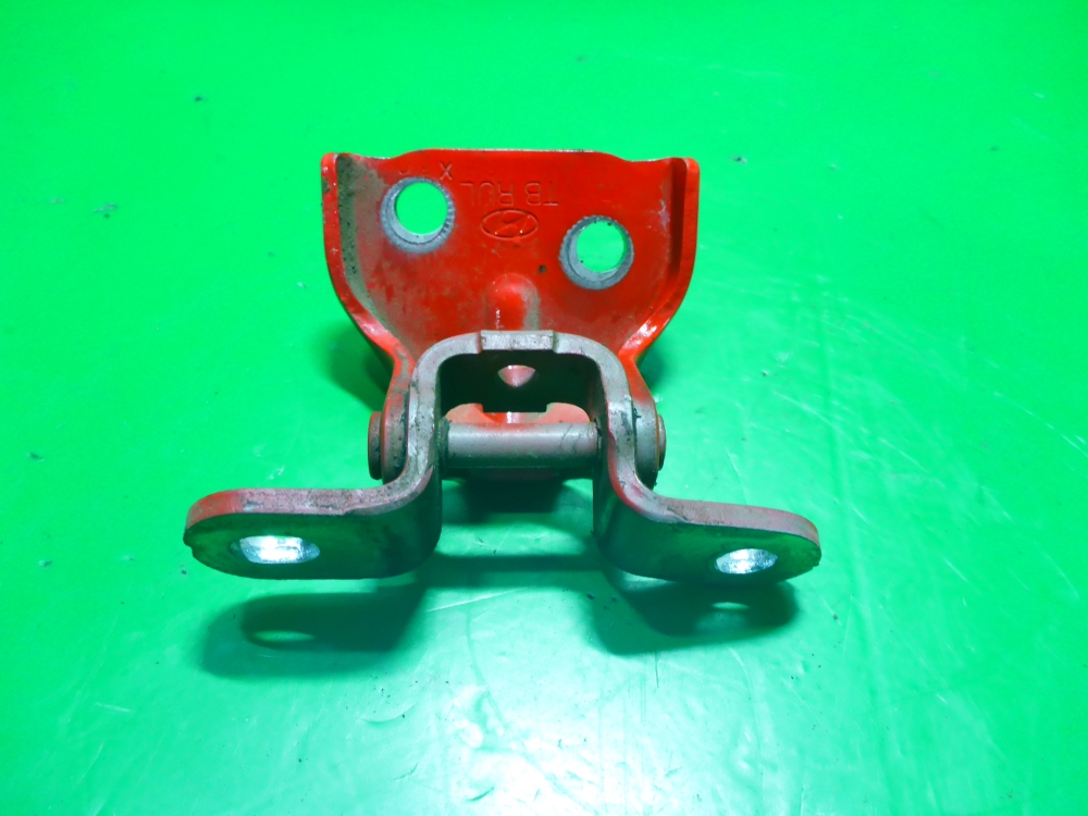 Петля двери задней левой верхняя