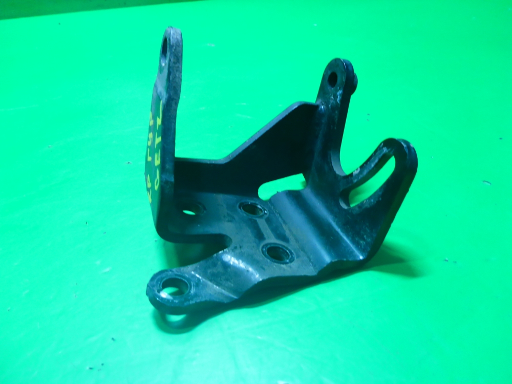 Кронштейн ГУР