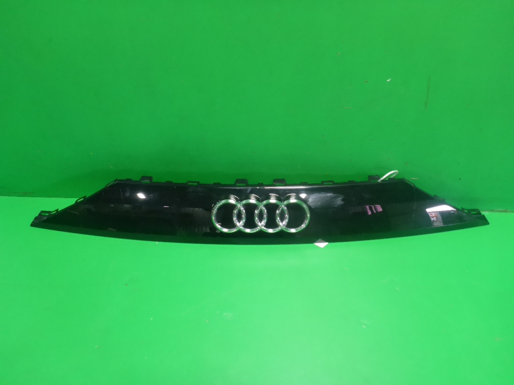 Накладка двери багажника