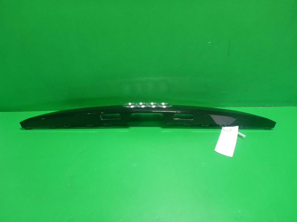 Накладка двери багажника