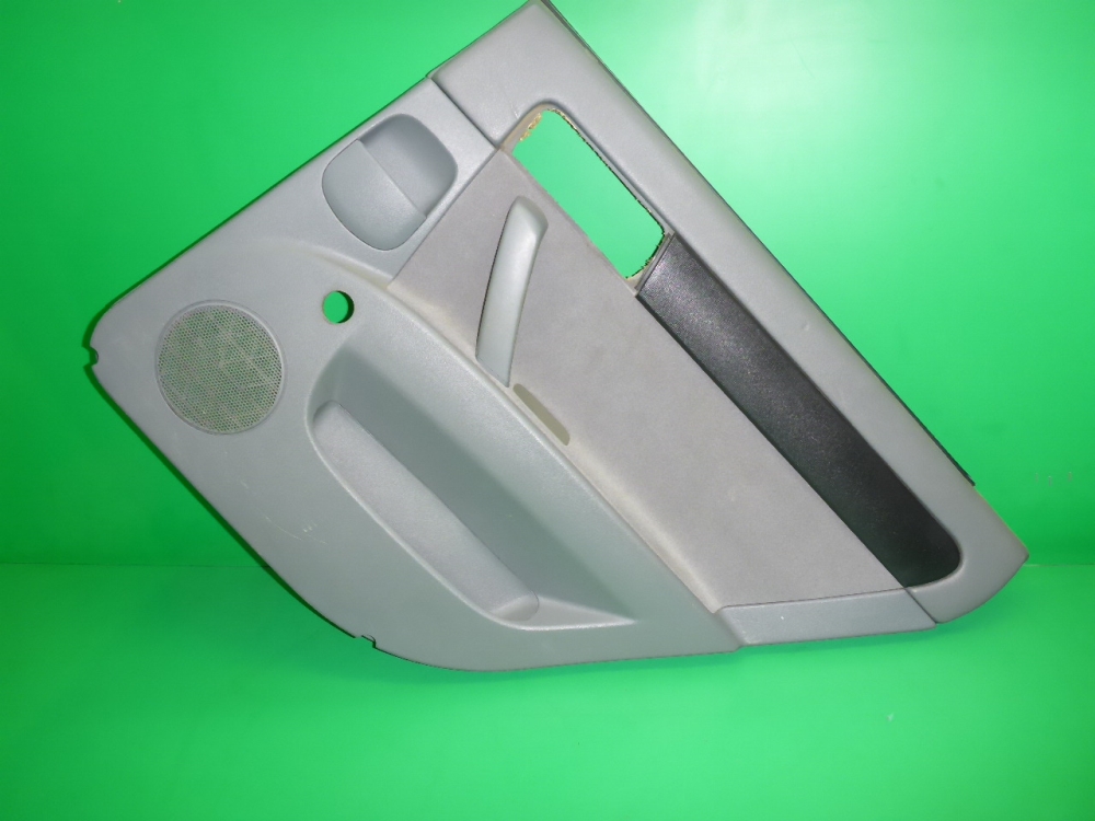 Обшивка двери задней правой