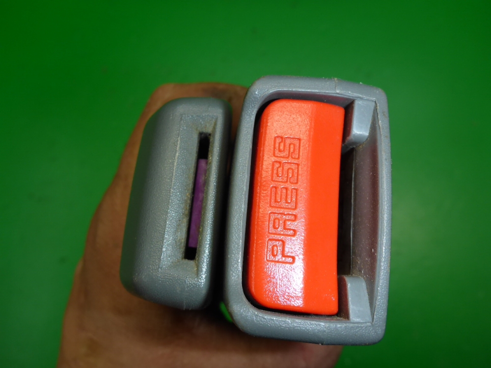 Ответная часть ремня безопасности