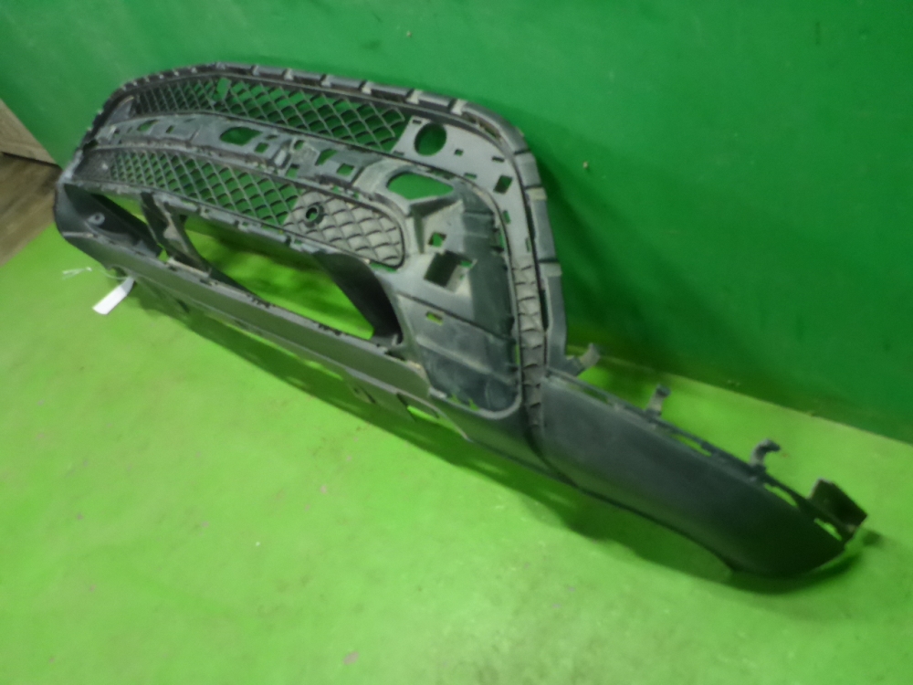 Решетка в бампер центральная