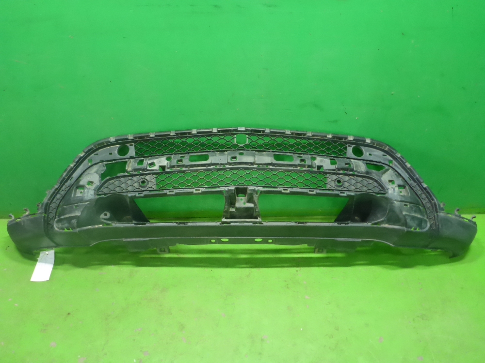 Решетка в бампер центральная