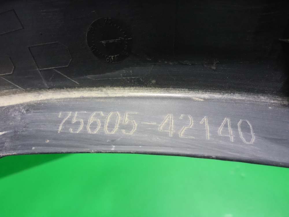 Накладка заднего крыла правого