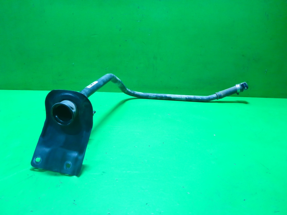 Горловина топливного бака