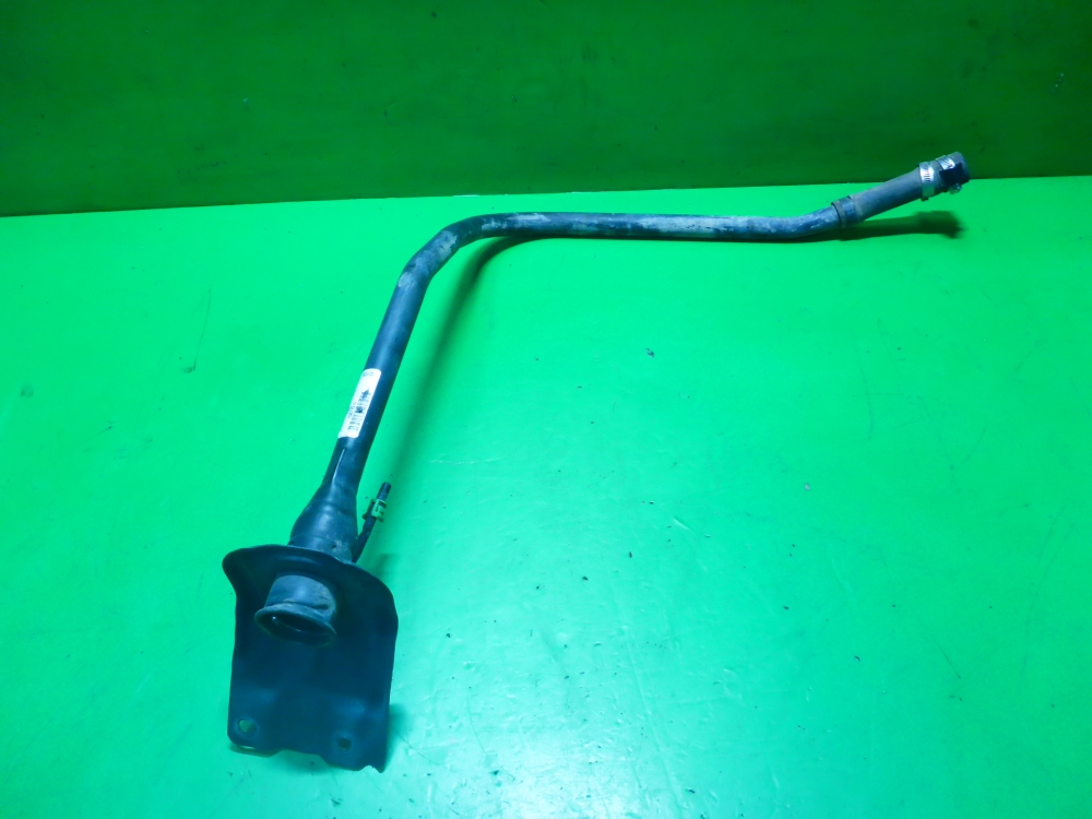 Горловина топливного бака