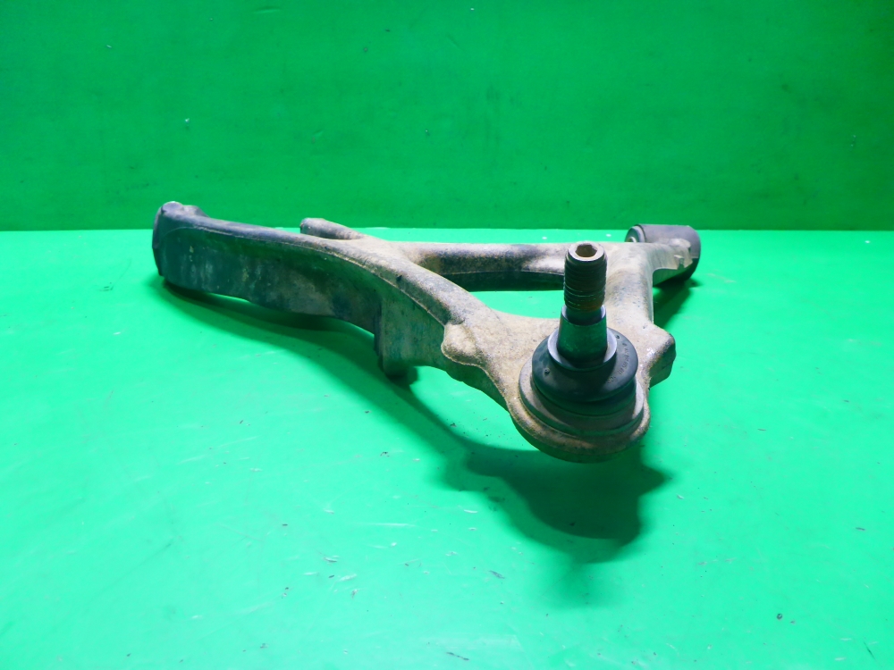 Рычаг передний нижний левый