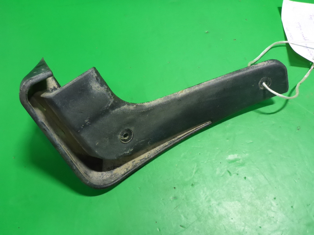 Брызговик задний левый