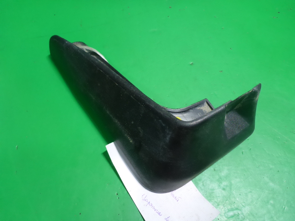 Брызговик задний левый