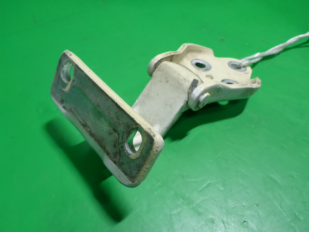 Петля двери