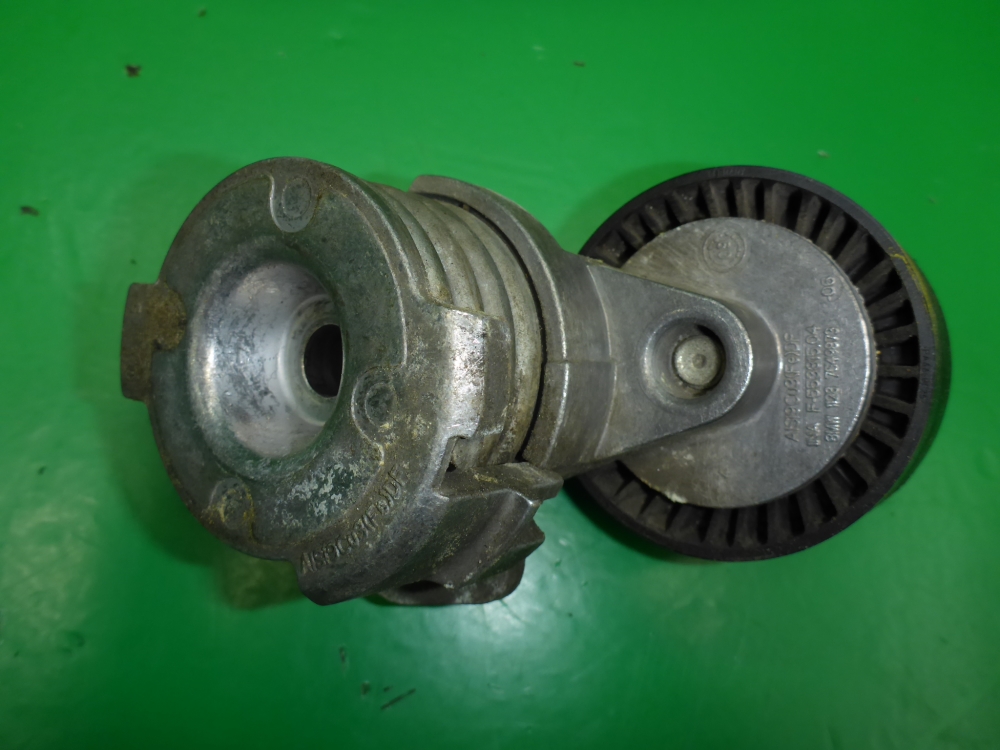 Ролик-натяжитель