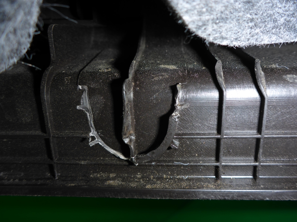 Обшивка двери задней левой