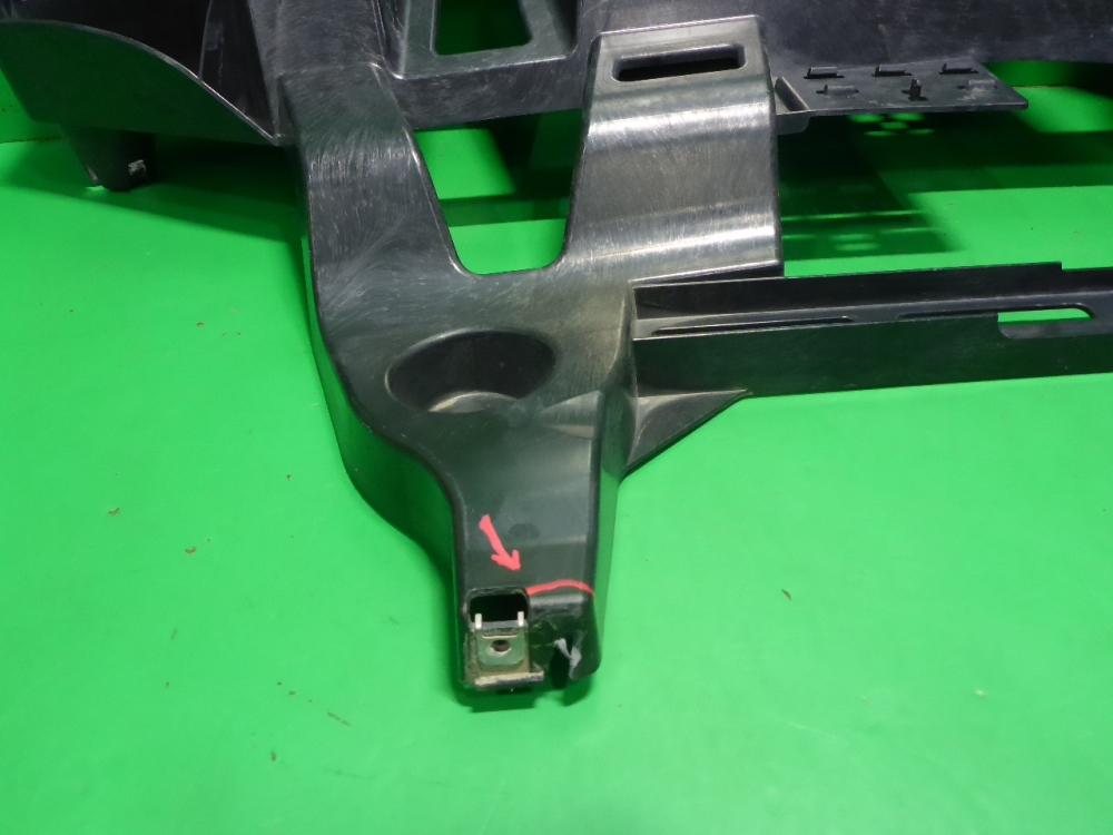 Кронштейн заднего бампера