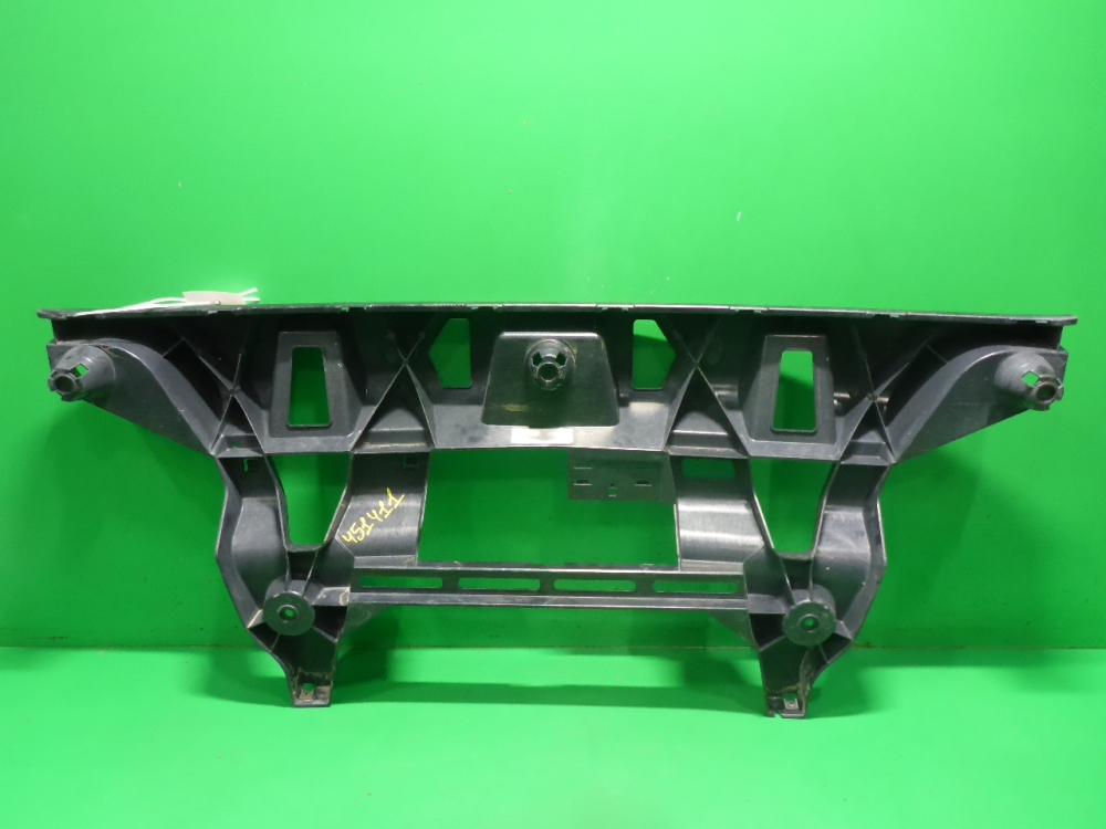 Кронштейн заднего бампера