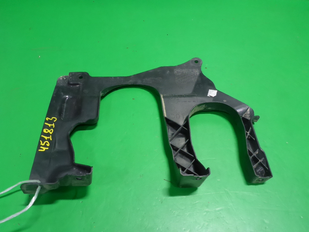 Пыльник двигателя боковой левый