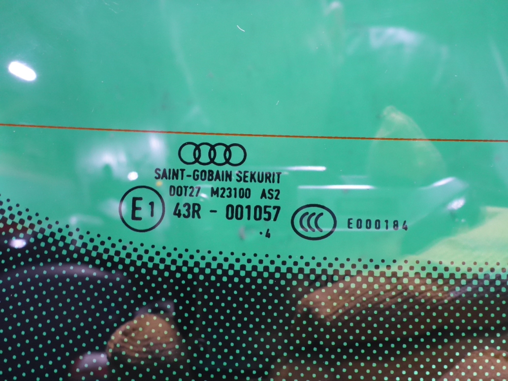 Стекло заднее