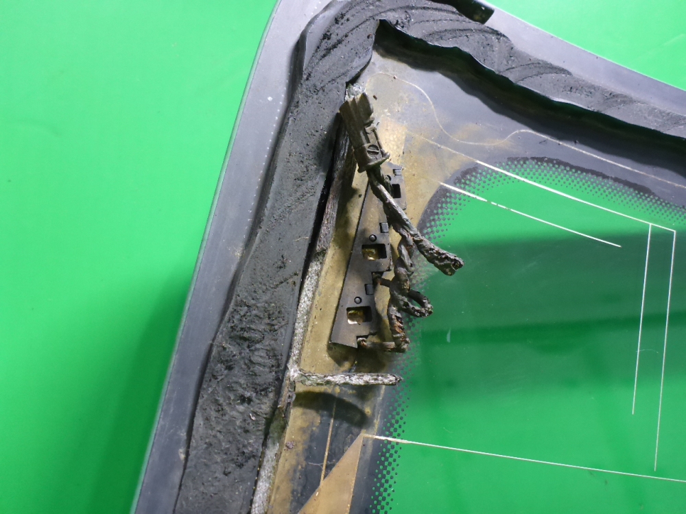 Стекло заднее