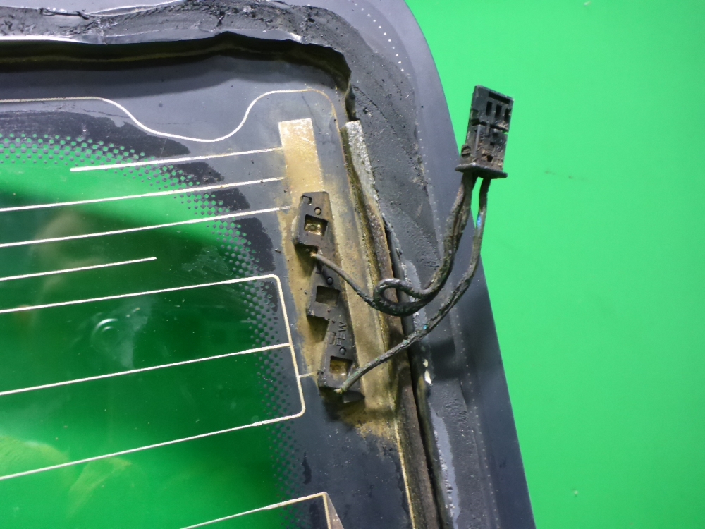 Стекло заднее