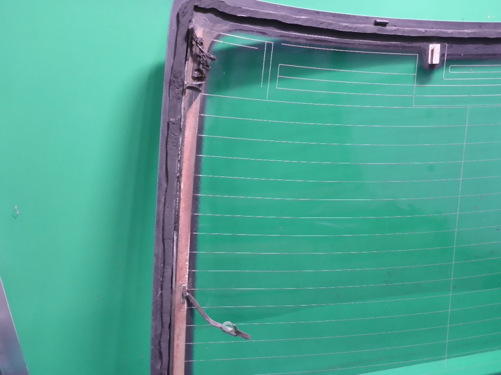 Стекло заднее