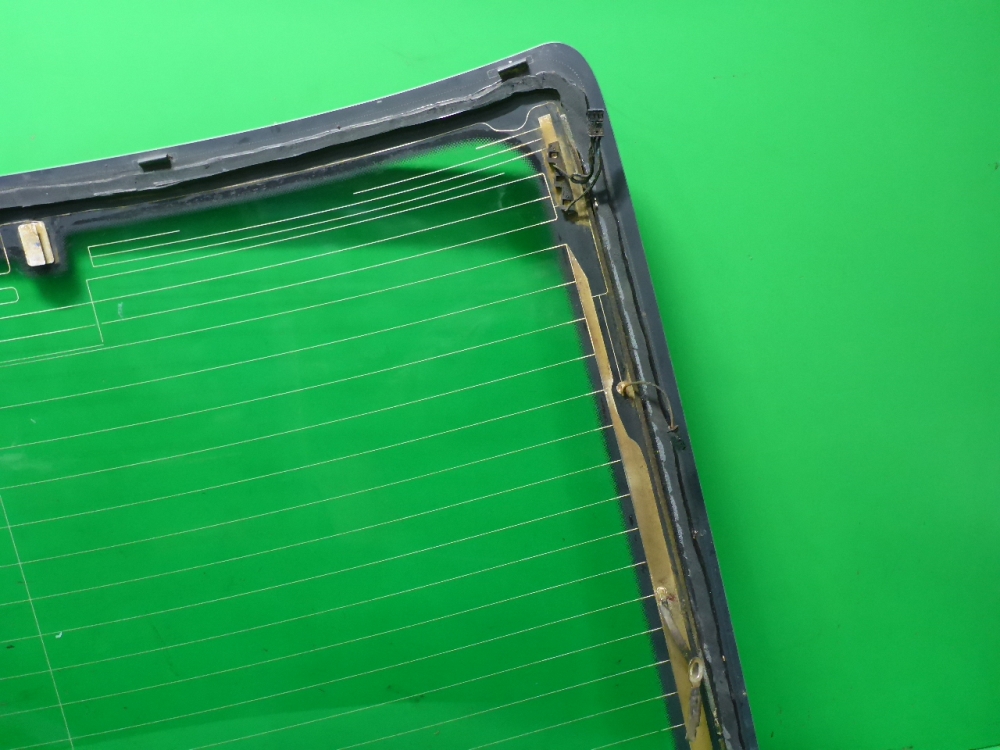 Стекло заднее