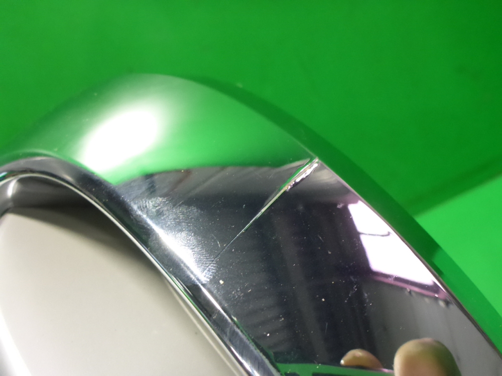 Решетка радиатора левая