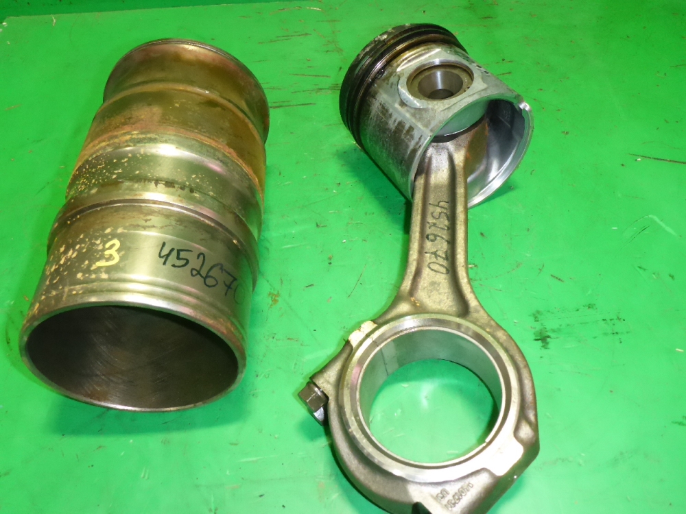 Поршень с шатуном