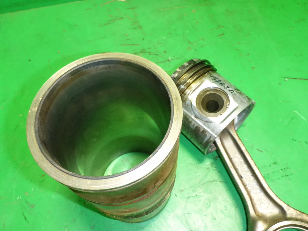 Поршень с шатуном