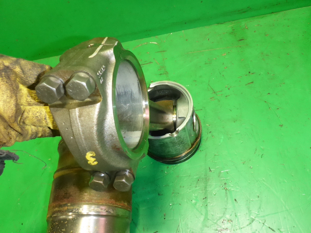 Поршень с шатуном