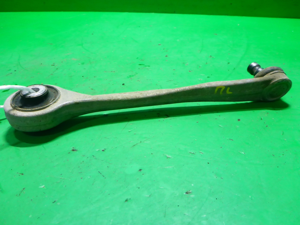 Рычаг передний левый