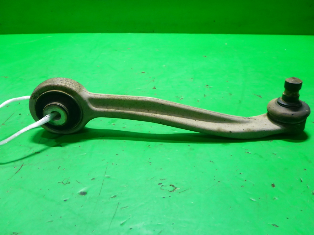Рычаг передний левый