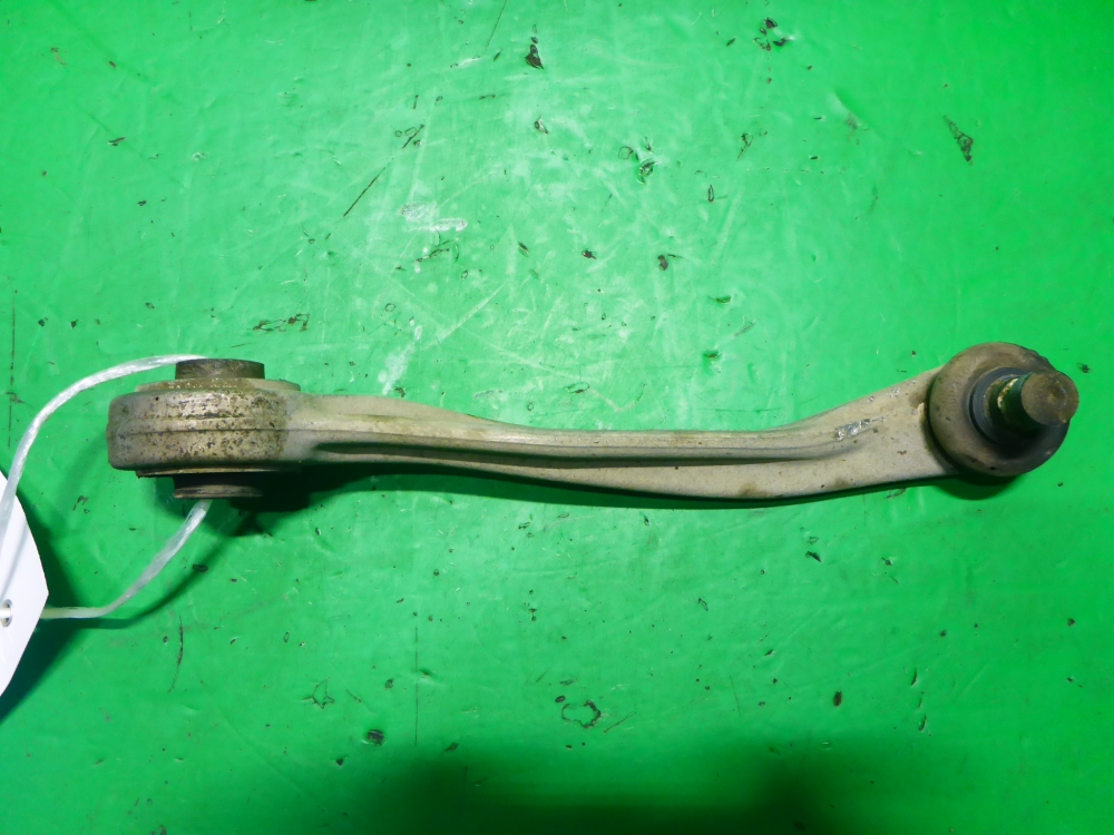 Рычаг передний левый