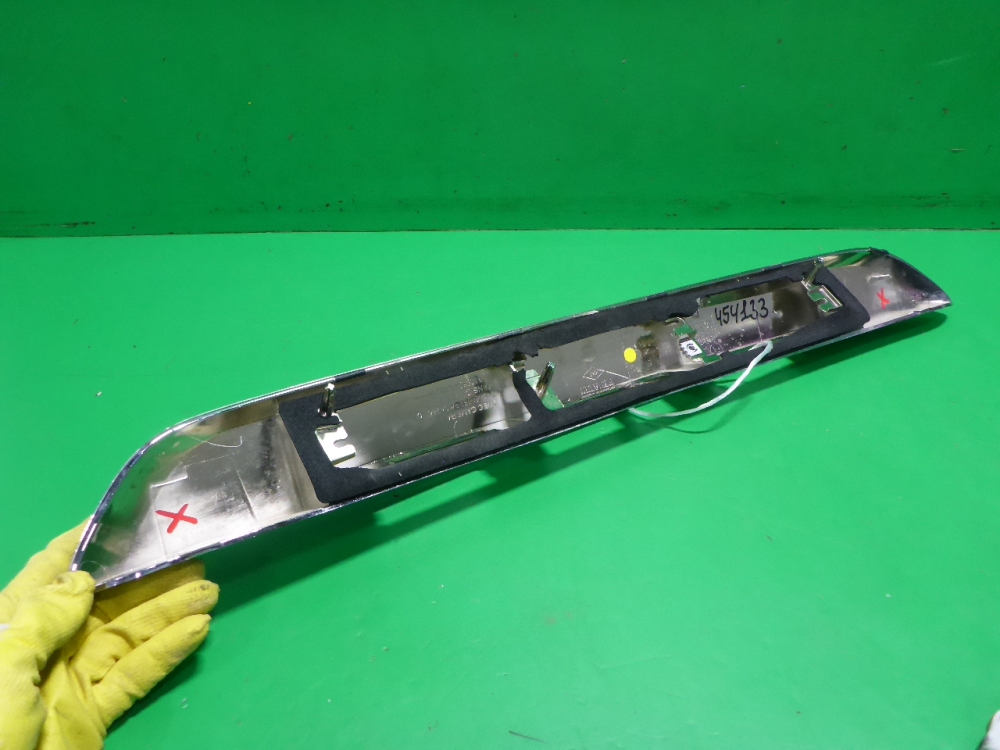 Накладка двери багажника