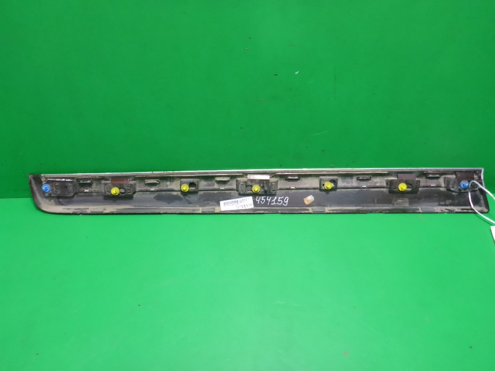 Накладка двери передней правой