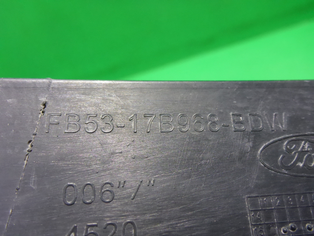 Рамка противотуманной фары правой