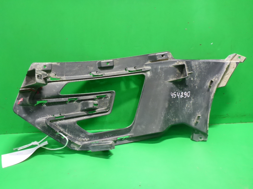 Рамка противотуманной фары правой