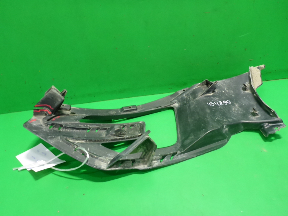 Рамка противотуманной фары правой