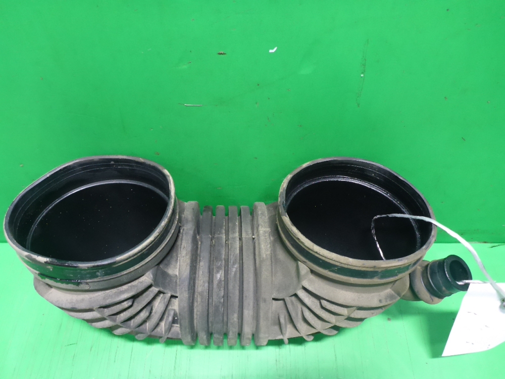 Патрубок воздушного фильтра