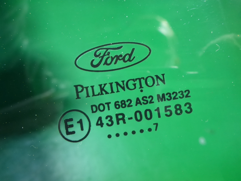 Стекло двери задней правой