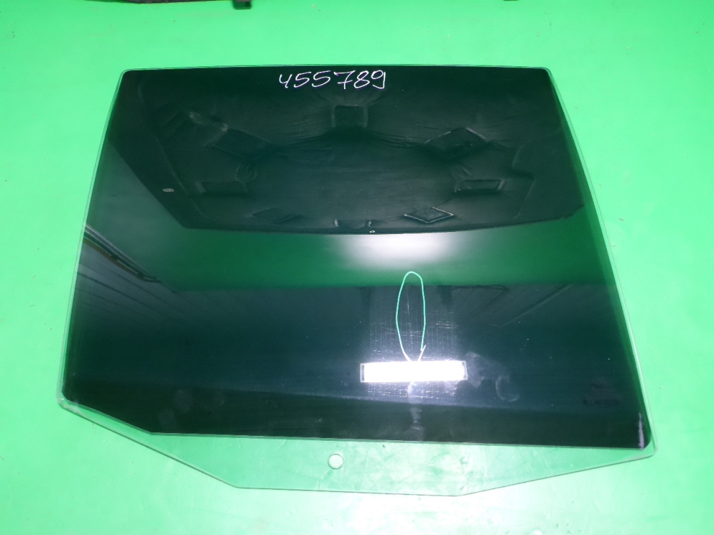 Стекло двери задней правой