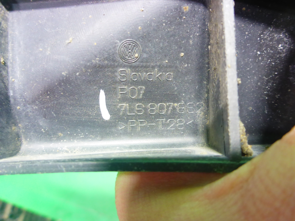 Кронштейн заднего бампера правый