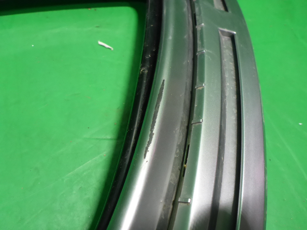 Рамка противотуманной фары левой