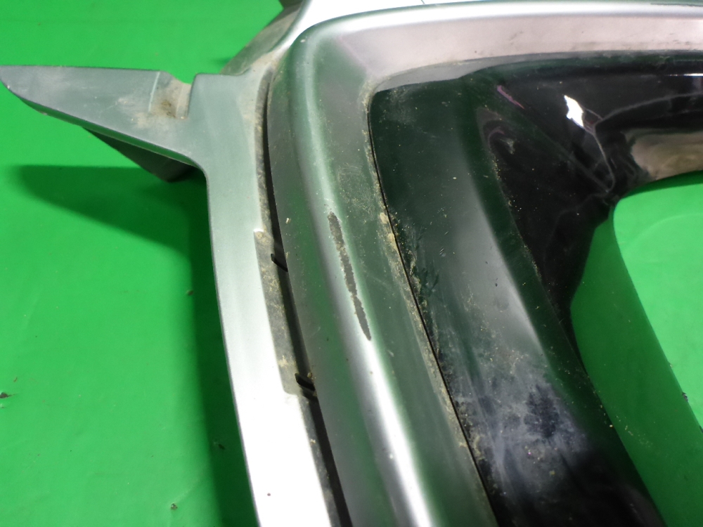 Рамка противотуманной фары левой