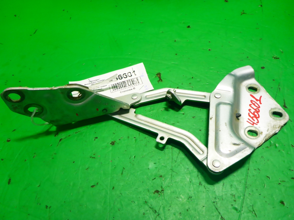 Петля капота правая